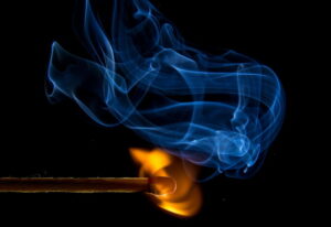 Mulher morre durante incêndio em casa no Paraná