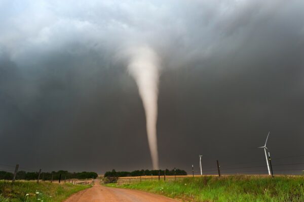 tornado-104794319
