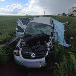 Acidente entre camionete e carro deixa dois mortos no PR