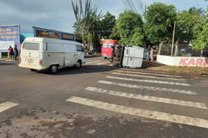 Acidente no centro de Arapongas deixa dois feridos