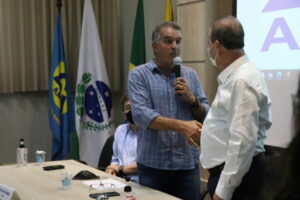 Carlos Gil assume presidência da Amuvi prometendo muita luta