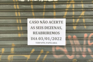 Cartaz com aviso inusitado de apostador de Curitiba viraliza