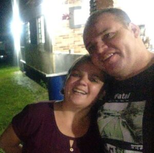 Casal em motocicleta morre após ser atingido por raio
