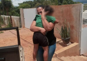 Criança raptada é abandonada em estacionamento