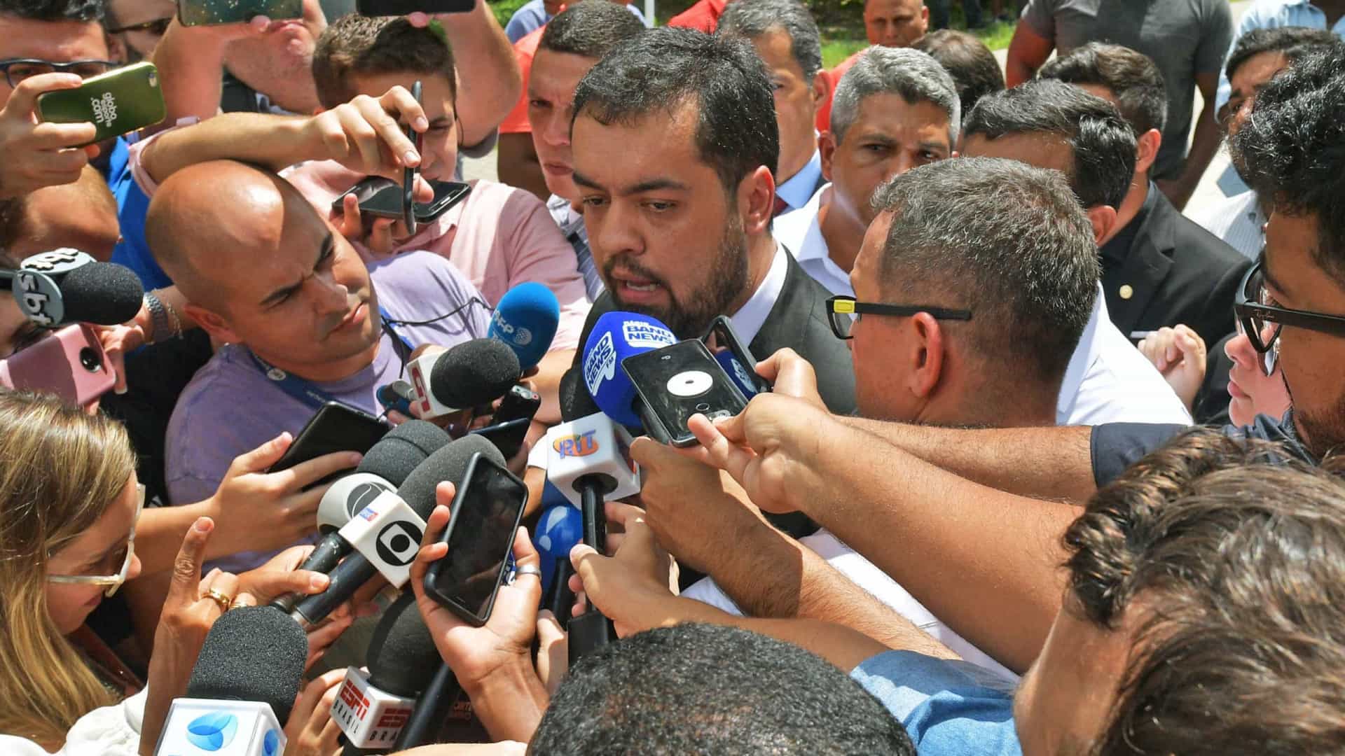 Governador do Rio anuncia R$ 500 milhões para favelas a nove meses da eleição