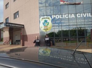 Mãe é presa por estuprar filhas e oferecê las a abusos