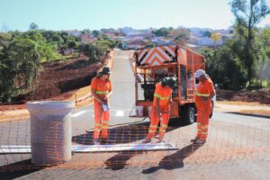 Prefeitura de Arapongas firma contrato de 12 milhões de reais com a Caixa para realização interligações de bairros