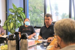Prefeito Sérgio Onofre reúne secretariado, anuncia obras e pede controle de gastos