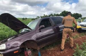 Veículo VW Golf furtado em Cambira é localizado sem rodas em Apucarana