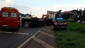 Acidente entre Arapongas e Rolândia envolve três caminhões