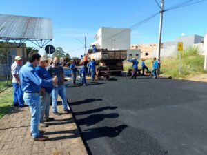 Prefeitura de Apucarana leva asfalto para trechos universitários