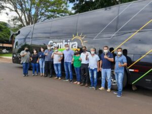Prefeito Toledo, Vice Fabinho e Vereadores realizam entrega oficial de um ônibus