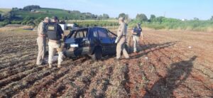 Carro de Jandaia do Sul capota na BR 376 em Apucarana; veja