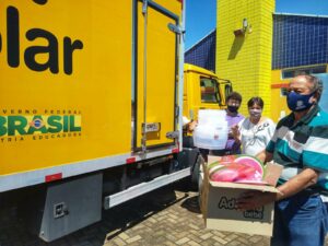 Arapongas – Central de Merenda distribui novos utensílios de cozinha para a Rede Municipal