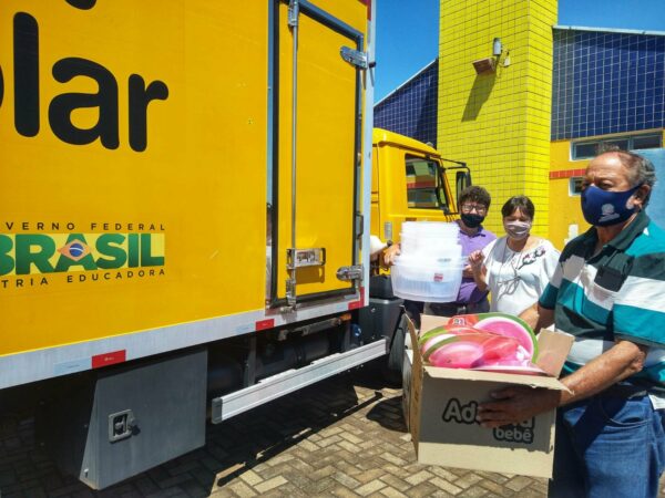 Arapongas – Central de Merenda distribui novos utensílios de cozinha para a Rede Municipal