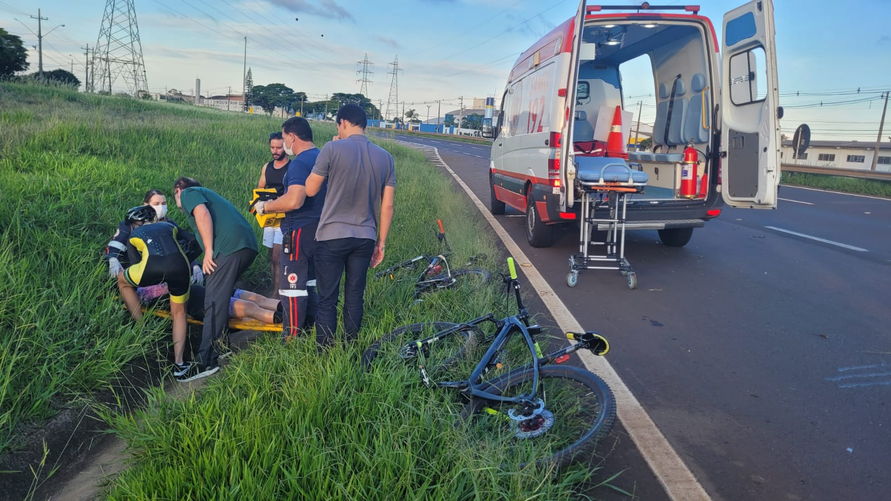 Ciclista é atropelada por carro na BR 369, em Apucarana