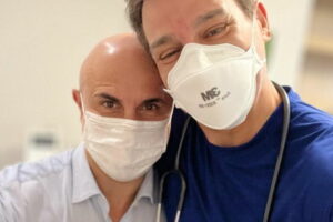 Em luta contra câncer, Celso posta foto ao lado de médico