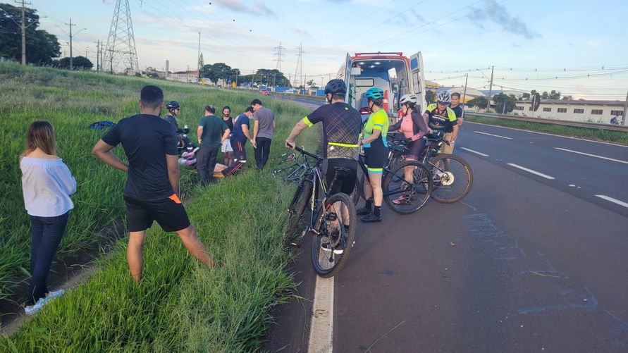 Imagem ilustrativa da notícia Ciclista é atropelada por carro na BR 369, em Apucarana