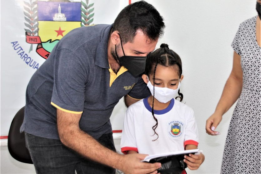 Imagem ilustrativa da notícia Rotary entrega óculos a cinco alunos da rede municipal