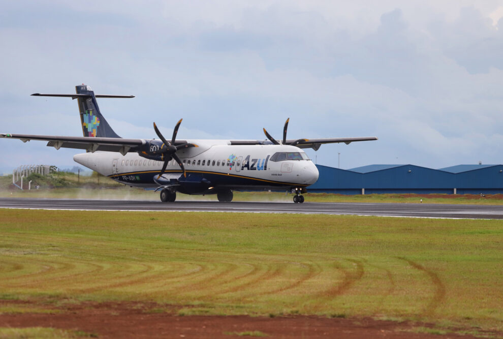 Invest Paraná comemora número de voos realizados após negociação com Azul Linhas Aéreas