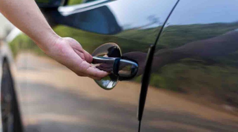 Ladrões invadem residência e furtam carro em Jardim Alegre