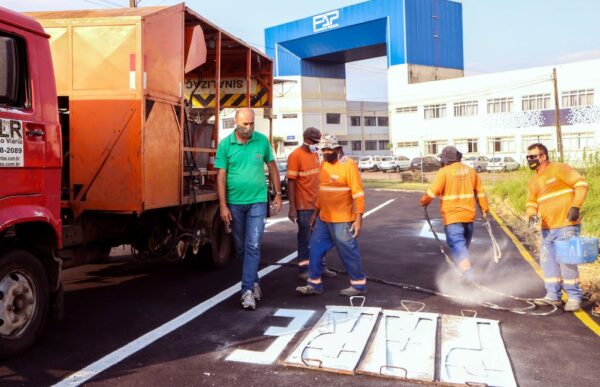 Sinalização de trânsito atende 18 setores da cidade de Apucarana