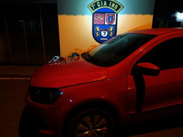Polícia apreende armas e recupera veículo em Arapongas