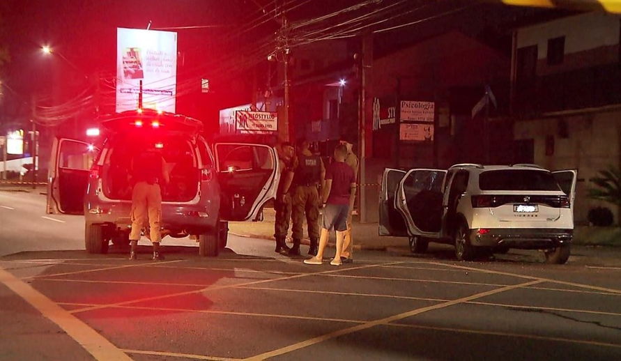 Suspeito de roubar carro é morto pela polícia em confronto