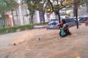 Temporal em Petrópolis deixa um morto e três soterrados