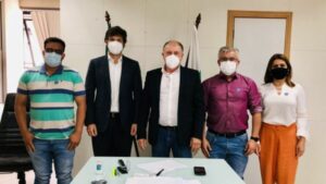 Prefeito Nicinho assina convênio para recape com recurso liberado pelo deputado Tiago Amaral junto a SEDU