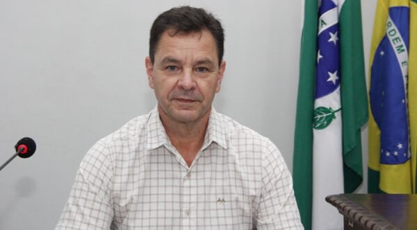 Libras como meio de comunicação objetiva e de uso corrente é reconhecida oficialmente no município de Arapongas