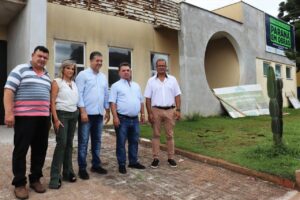 Prefeito de Arapongas e deputado Cobra visitam obras de reforma do Cerena