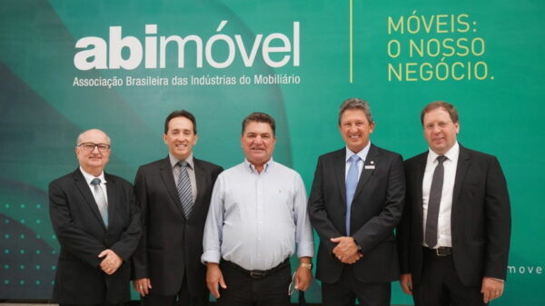 Prefeito Sergio Onofre prestigia posse de Irineu Munhoz na presidência da Abimóvel