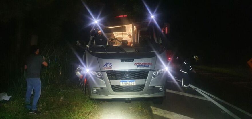 Acidente com micro ônibus deixa 24 pessoas feridas, diz AMS