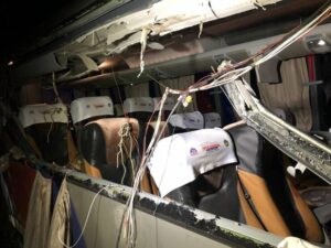 Acidente com micro-ônibus deixa 24 pessoas feridas, diz AMS de Apucarana