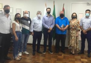 Na SEED, Bazana defende melhorias no ensino e valorização dos profissionais da educação