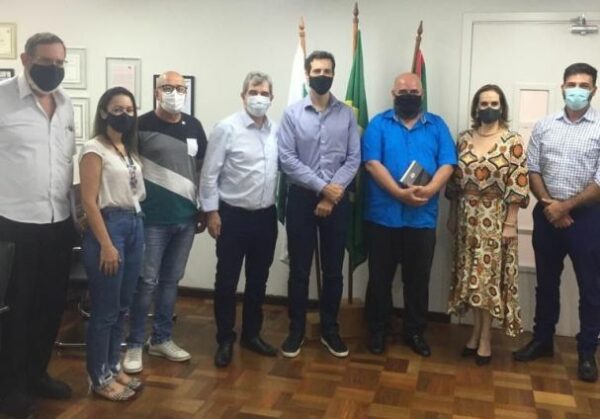 Na SEED, Bazana defende melhorias no ensino e valorização dos profissionais da educação