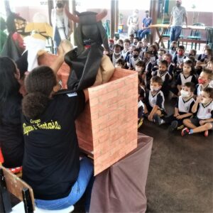 Grupo Viagem à Fantasia atende centenas de alunos em Escolas e CMEIs de Arapongas