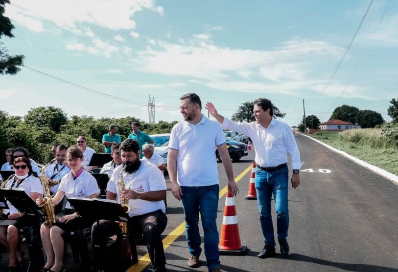 Estrada velha do Pirapó recebe pavimento asfáltico