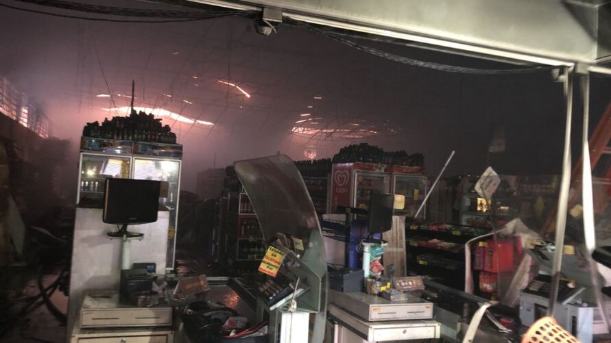 Incêndio destrói supermercado em Londrina nesta madrugada