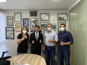 Regina acompanha convênios em Curitiba e reivindica melhoria da estrada de acesso a Itambé