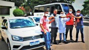 Prefeito Hermes entrega três novos carros e um micro ônibus para a saúde de Mauá da Serra.