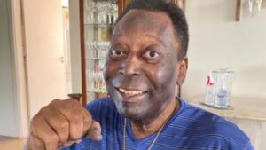 Pelé recebe alta e deixa hospital após se recuperar de infecção urinária