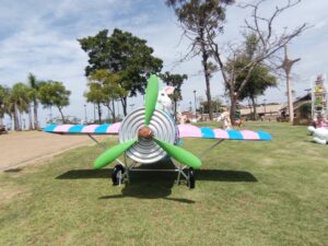 Praça Padre José Rossi é enfeitada para celebração da Páscoa em São Pedro do Ivaí