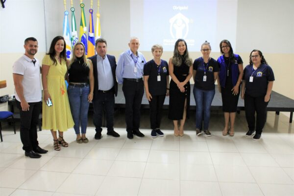 Prefeito de Arapongas e Luciana Massa fazem visita ao Projeto Crescer