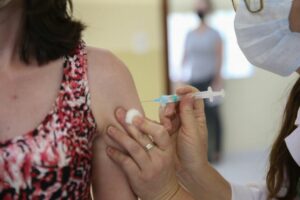 Arapongas paralisa vacinação contra Influenza e Covid 19 no feriado