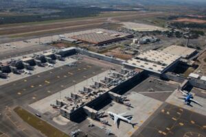 Aviões da Azul e Gol colidem no aeroporto de Campinas