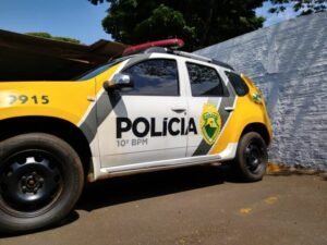 Dupla em motocicleta rouba celular de pedestre em Apucarana