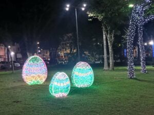 SECLE prepara decoração especial de Páscoa na Praça Mauá em Arapongas
