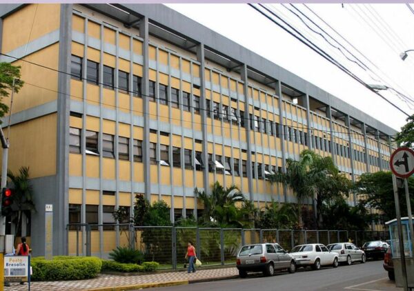 Idosa atingida por caminhão em Califórnia morre no hospital
